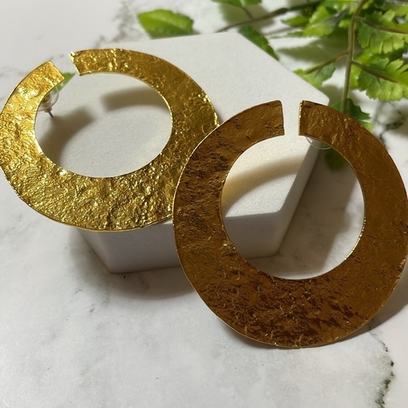 Oversized Flat Hoops - Picture 10 of 16